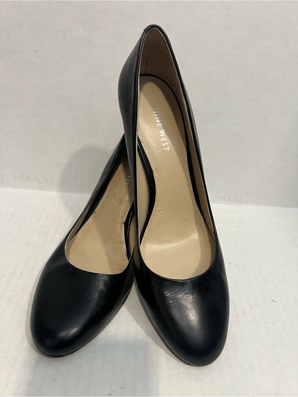 Nine West Black Leather Classic Round-Toe Pumps